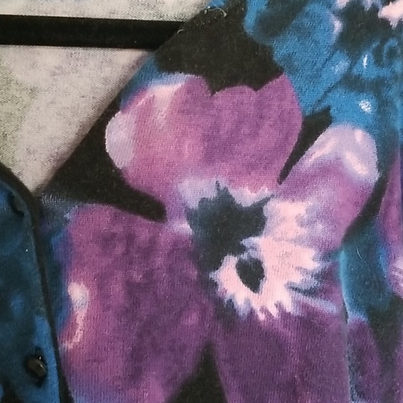 Sweater - Picture 4 of 5